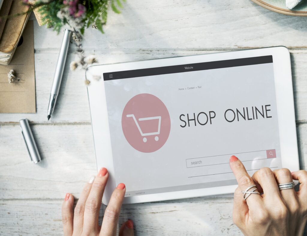 e-commerce-shop-online-homepage-sale-concept-min